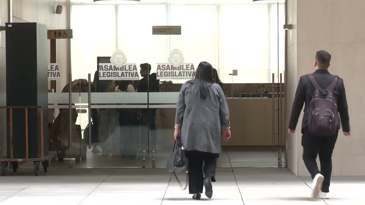 Ada Acuña gana recurso de amparo a Gerencia del Congreso por pagos de sobresueldos y nombramientos