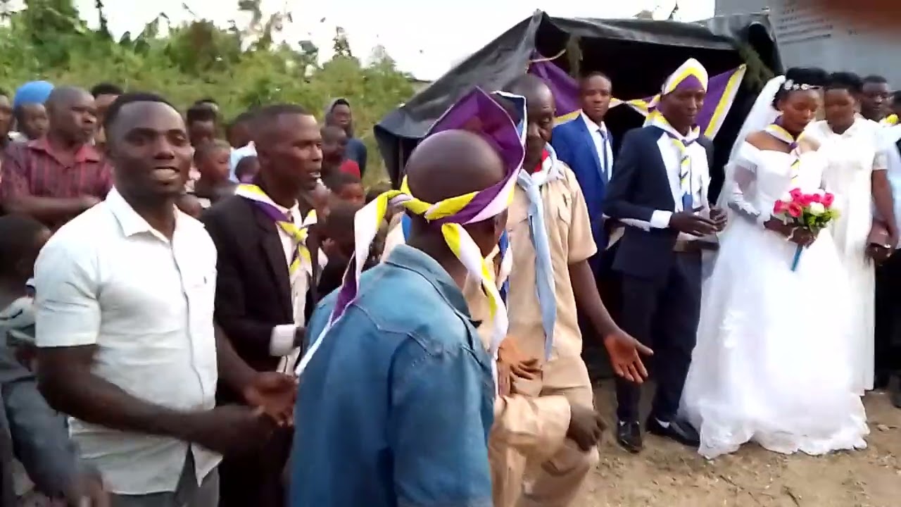 Imigenzo yaba scouts (abasuguti) muri fête de mariage.iyo umuscaut yagize mariage from Burundi