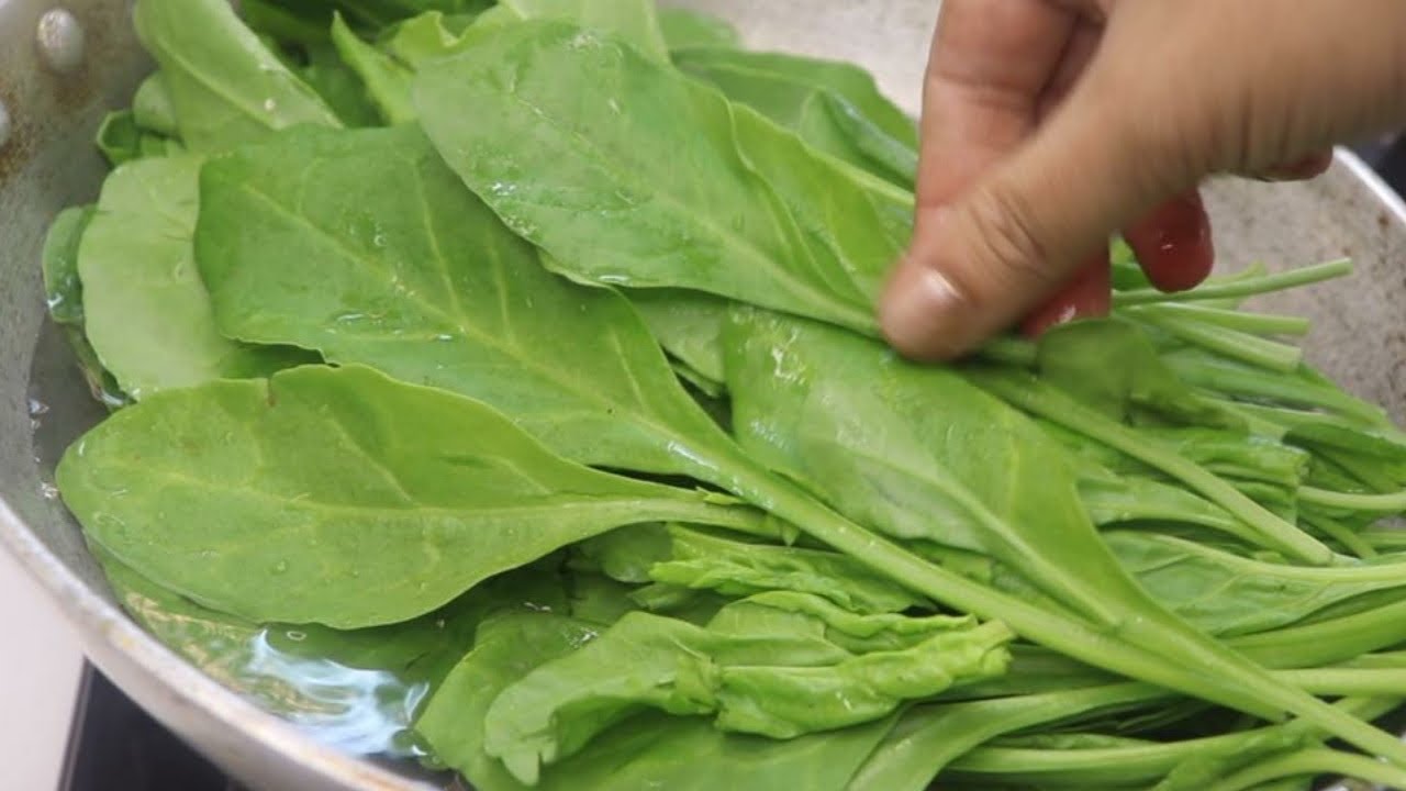 Palak  पालक नहीं खाते उँगलियाँ चाट जायेंगे मांग मांग कर खाएंगे बिल्कुल वो बेसन की अलग सब्जी जिसे सभी