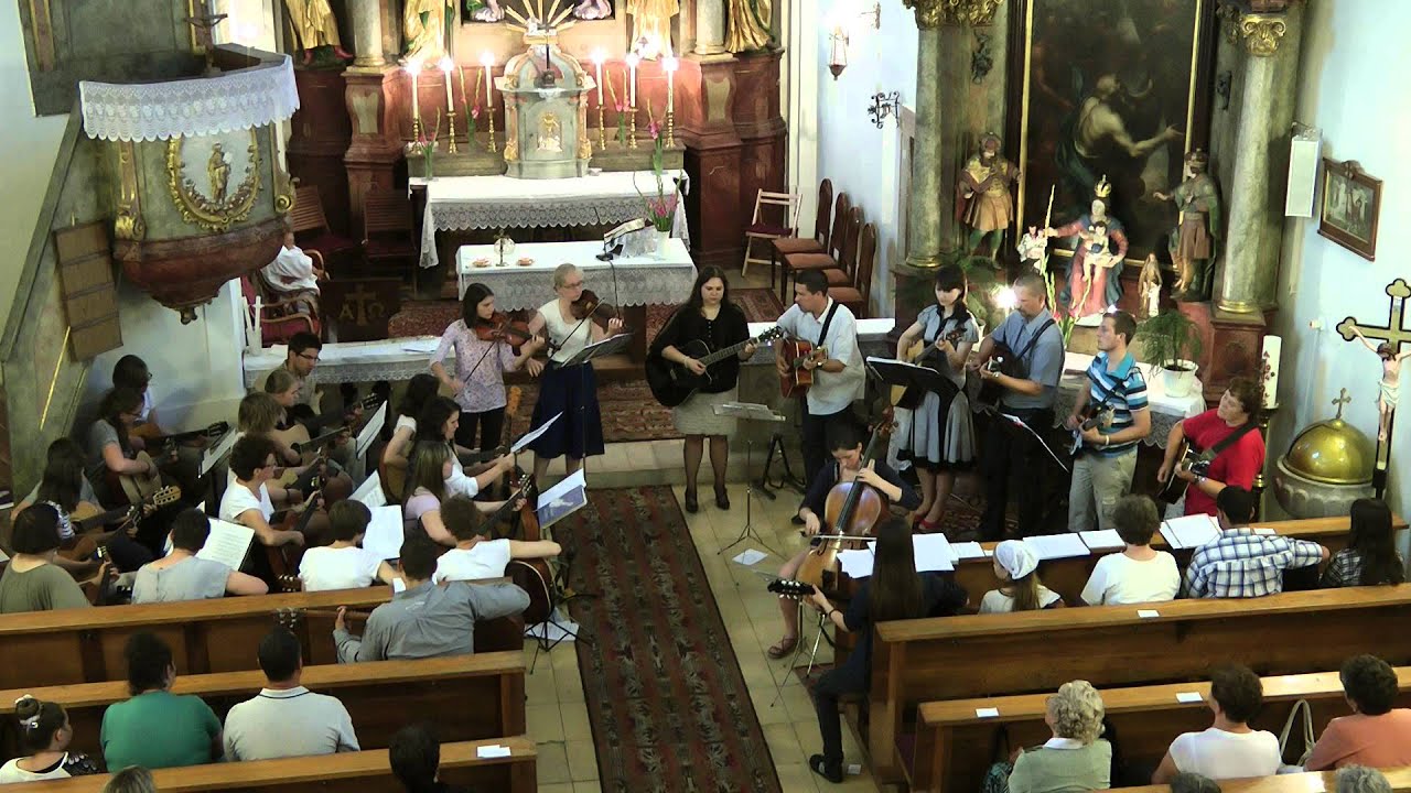 Gitaros tábor 2014   Szombat esti mise utáni koncert   Virrassz még