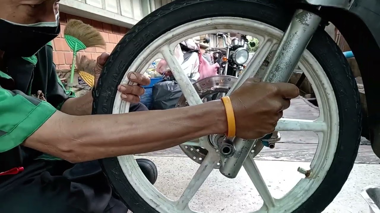HONDA​ WAVE 125​ (ไมล์ดิจิตอล)​ อดีตรถพ่วงข้างล้อเอียง​ ทำไมล้อมันเอียง​ แล้วจะแก้ยังไง​ ?