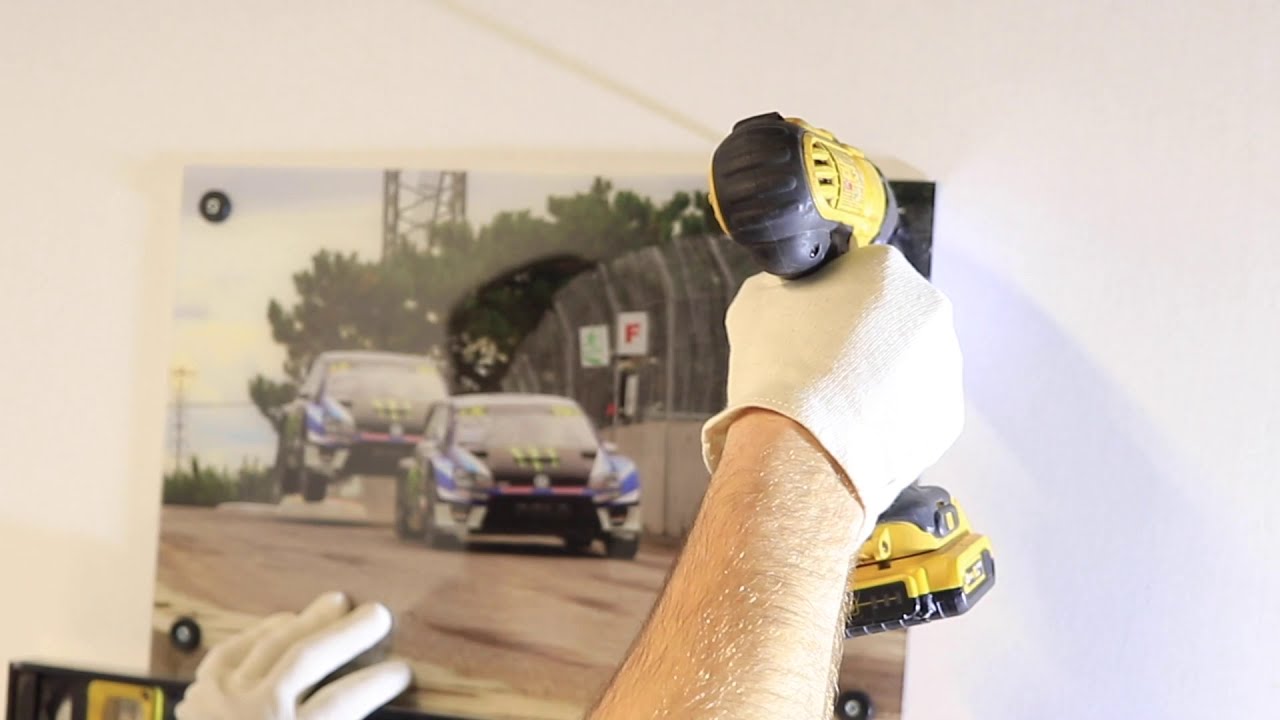 Installation de cadre d'acrylique avec cache vis