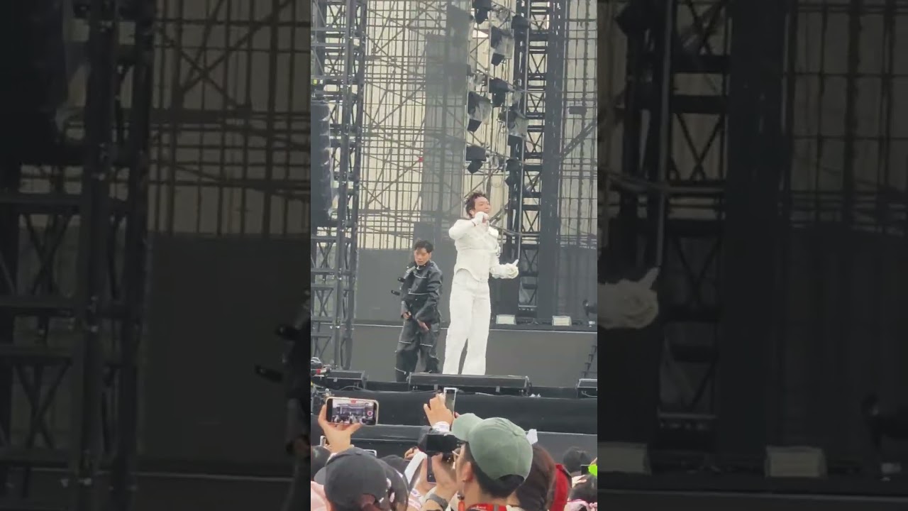 Mượn tạm bờ vai - Tam trụ Sì Gòn (y concert)(cảnh báo: suộc quay hoảng loạn, hú hét liên tục)