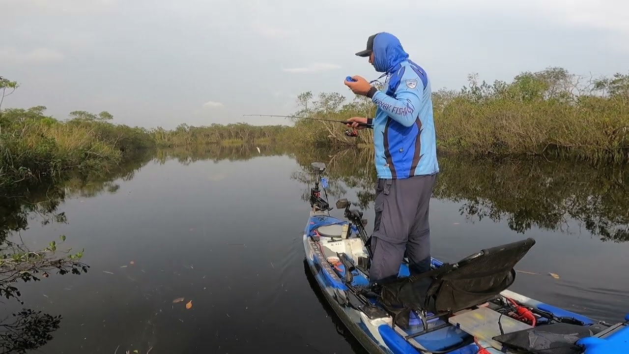 auto boat no bico do caiaque e pedal
