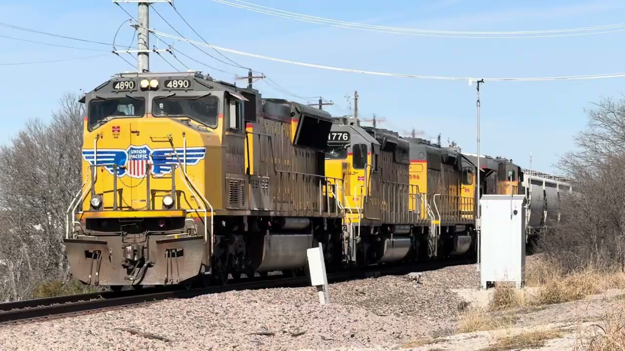 UP SD70M 4890 w/ SD40 Duo Leads MDNFW-19 on 1/19/26