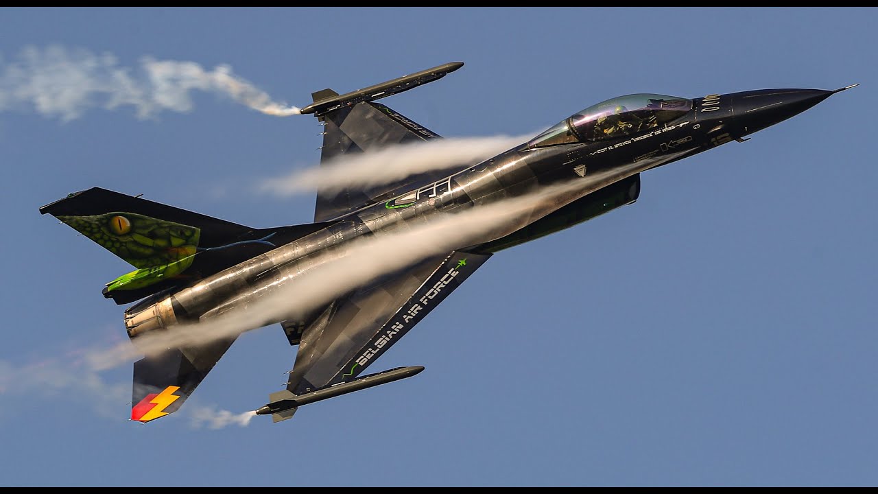 AIR SHOW RADOM 2023 THE DREAM VIPER SNAKING THE SKY - 4K