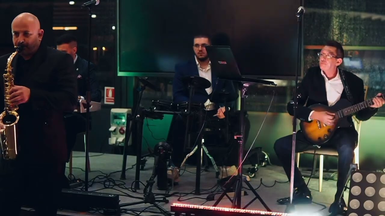 Saxofon la primirea invitaților - 0731323599 Band Evenimente | Trupa Nuntă. Caffe concert Saxofon. 