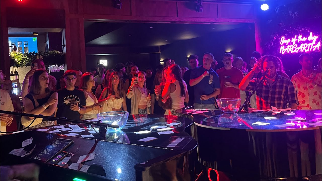 Our first time at Byron Bay Piano Bar🎹🍻(Byron Bay & Surfers Paradise)