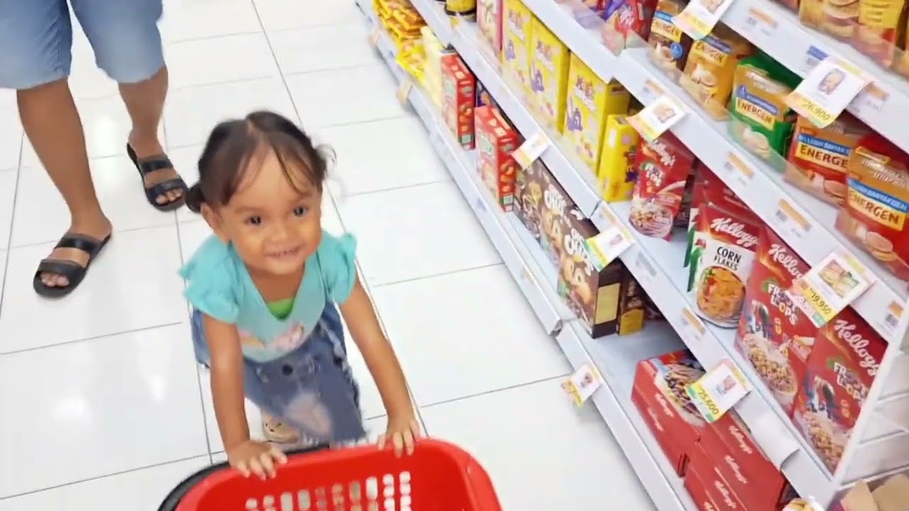 Raya belanja THR #anakkecil #shopping #belanjaTHR #anaksholehah 