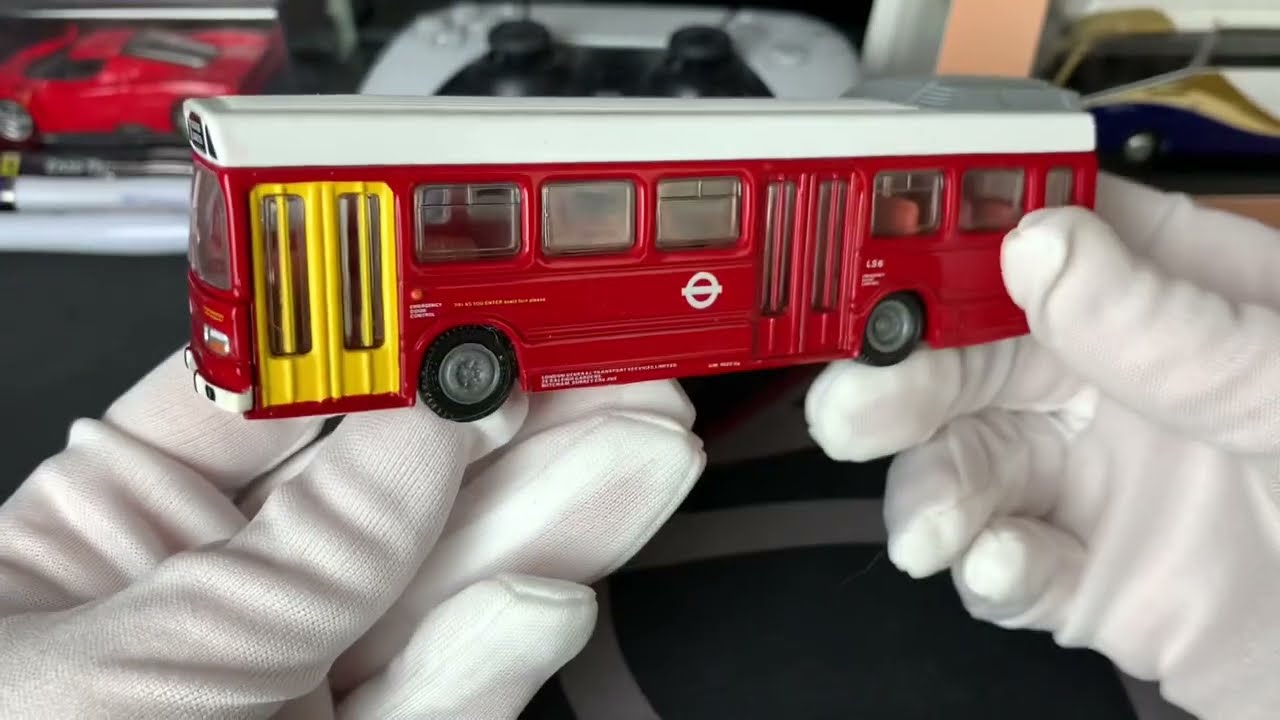 Model Bus 2 Leyland National MK1 London Transport