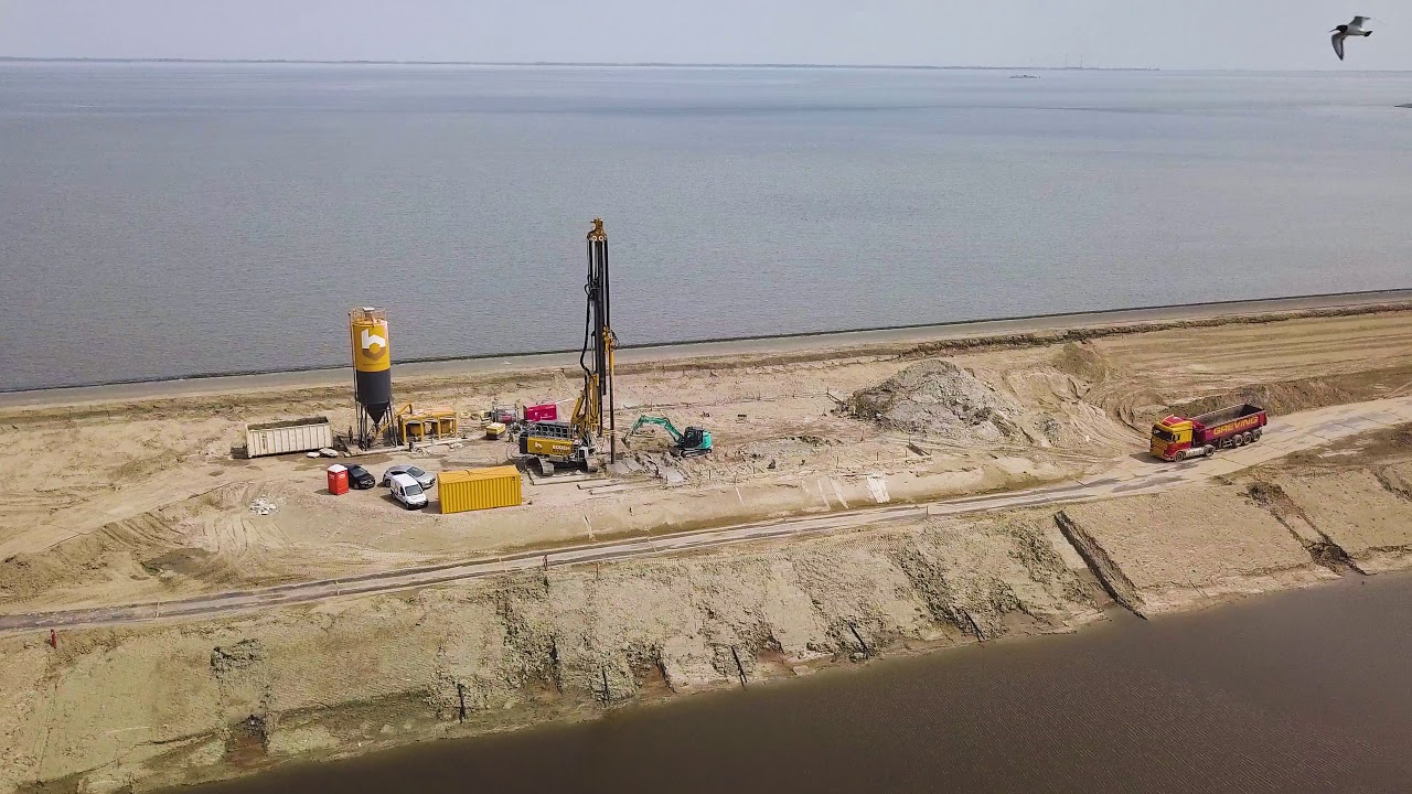 BodemBouw Cutter Soilmix Fundering Windturbines Primaire Dijk Dijkverbetering Eemshaven