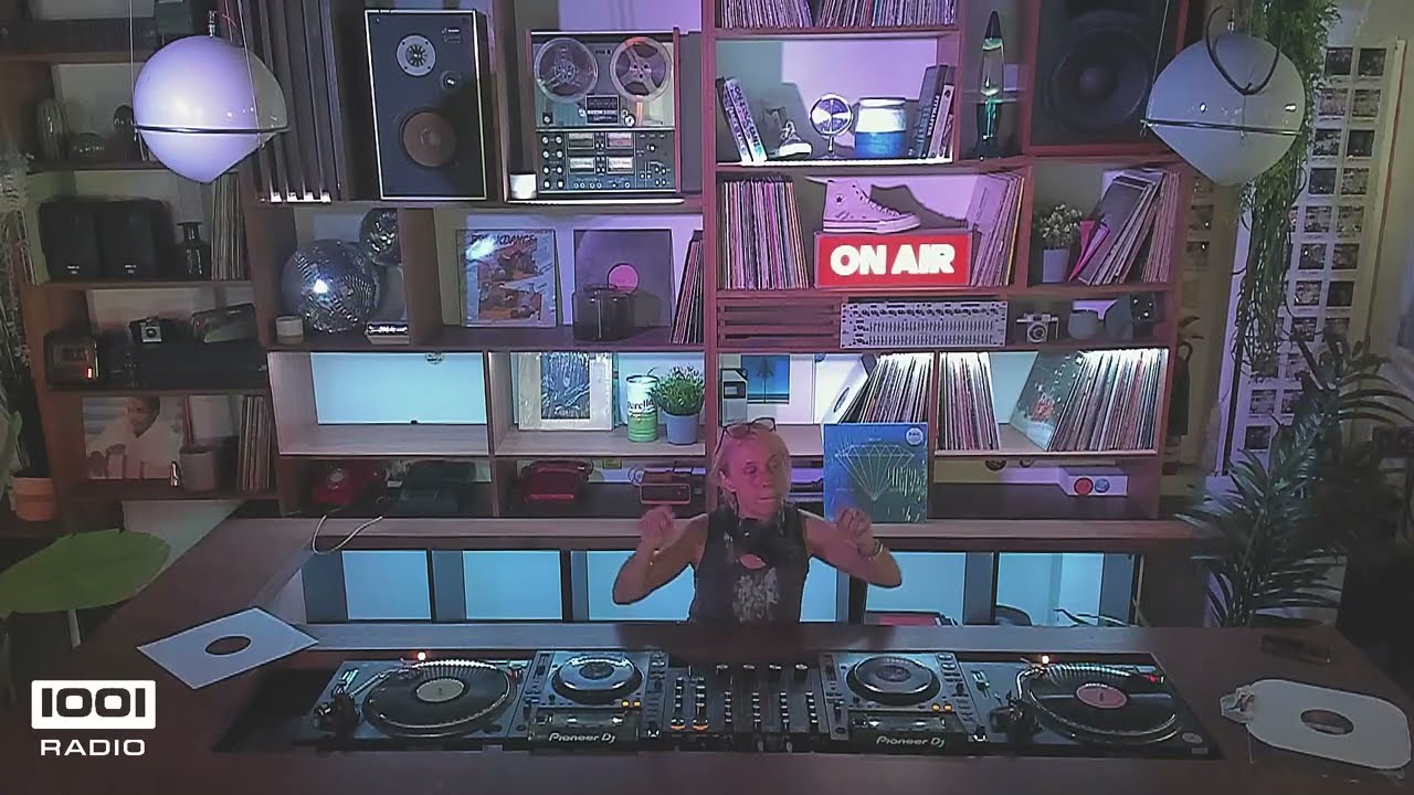 Roberta Cutolo  |  Radio 1001  |  Brazilian Boogie and Rare Grooves Vinyl Mix  |  13.06.23