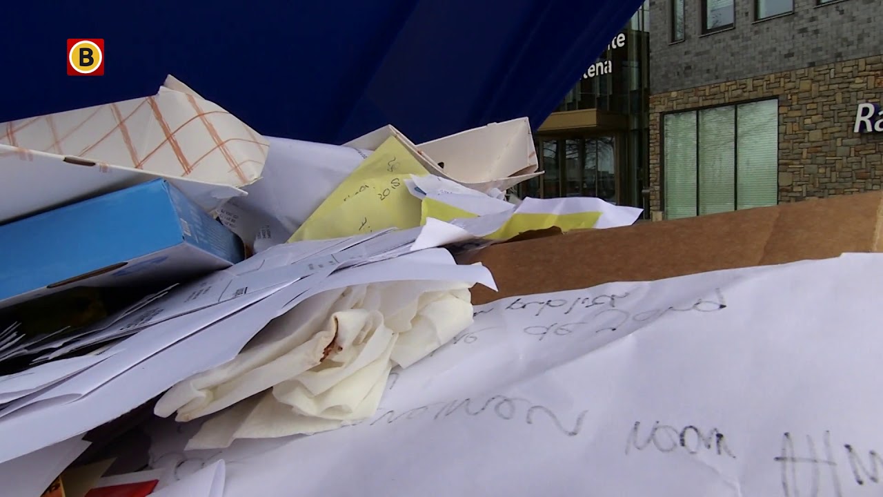 Wat zat er allemaal in de oud papiercontainer van de gemeente Altena?