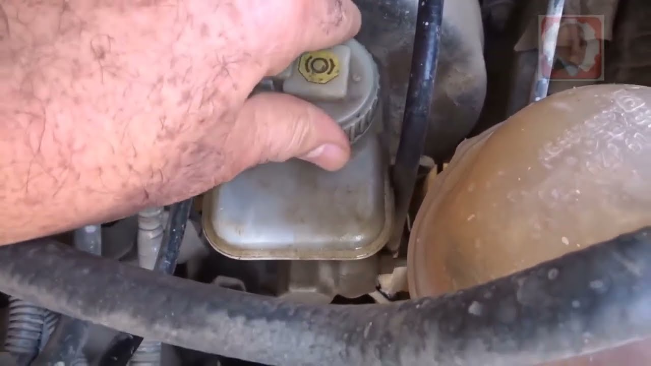 في هذا الفيديو ، نشرح اسباب نزول دعسة الفرامل اثناء الضغط عليها.؟و الدبرياج - brake pedal and clutch