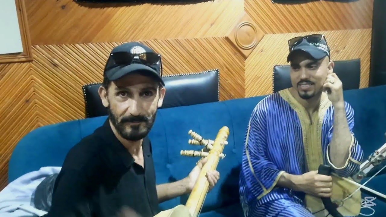 العربي احيحي في كواليس تحضير أغنية جديدة مع رشيد أوموس والحسين الداودي! 🎶🔥