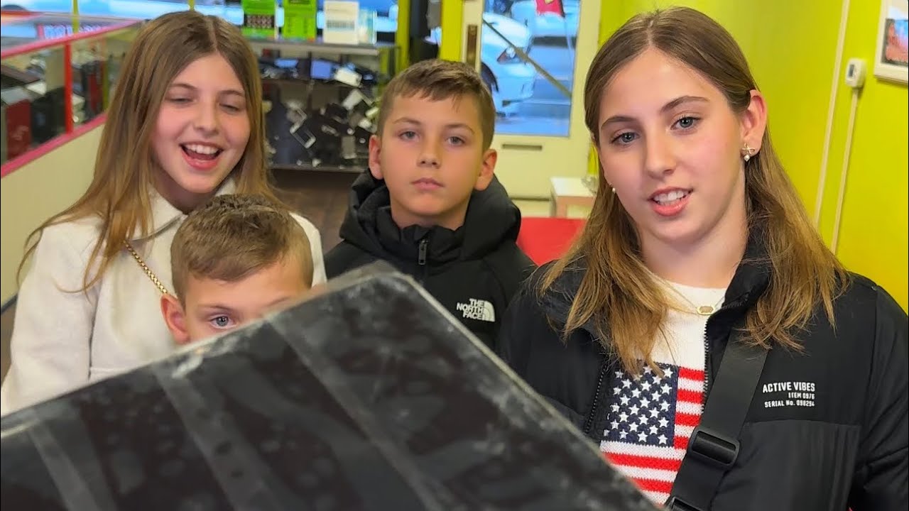 Her Brother Got Mad at ROBLOX and Destroyed His iPad 😱😱