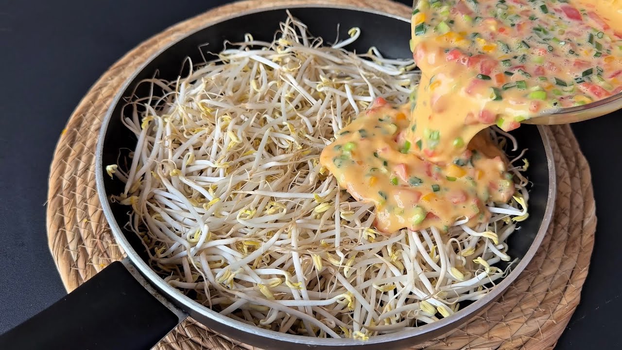 My mom taught me how to make this! The best bean sprout and egg recipe for a healthy breakfast!