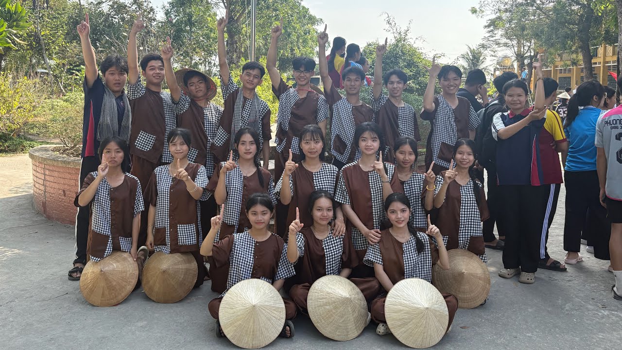 Tiết mục múa MASHUP HÒ VƯƠN MÌNH , MADE IN VIETNAM | Lớp 12CB1 (2025-2026) 