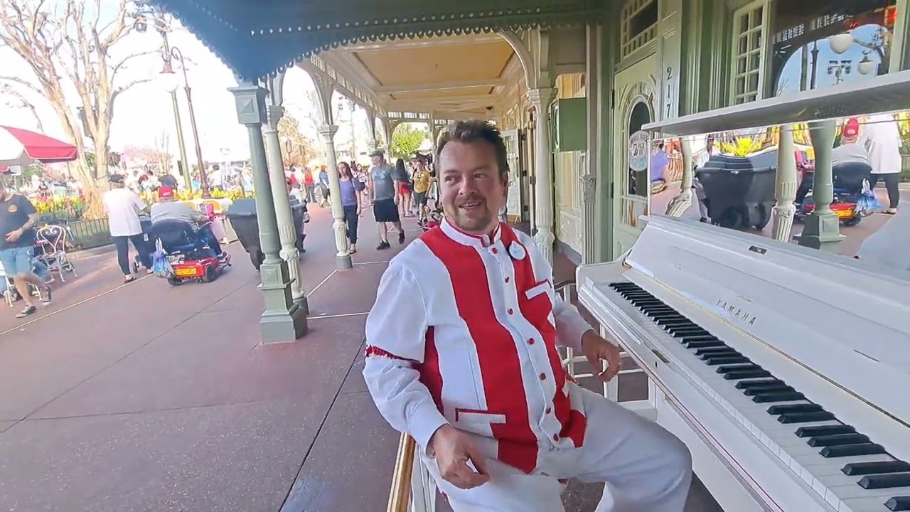 The Main Street Piano Player spots me, knows who I am, and knows my name! Outstanding Cast Member!