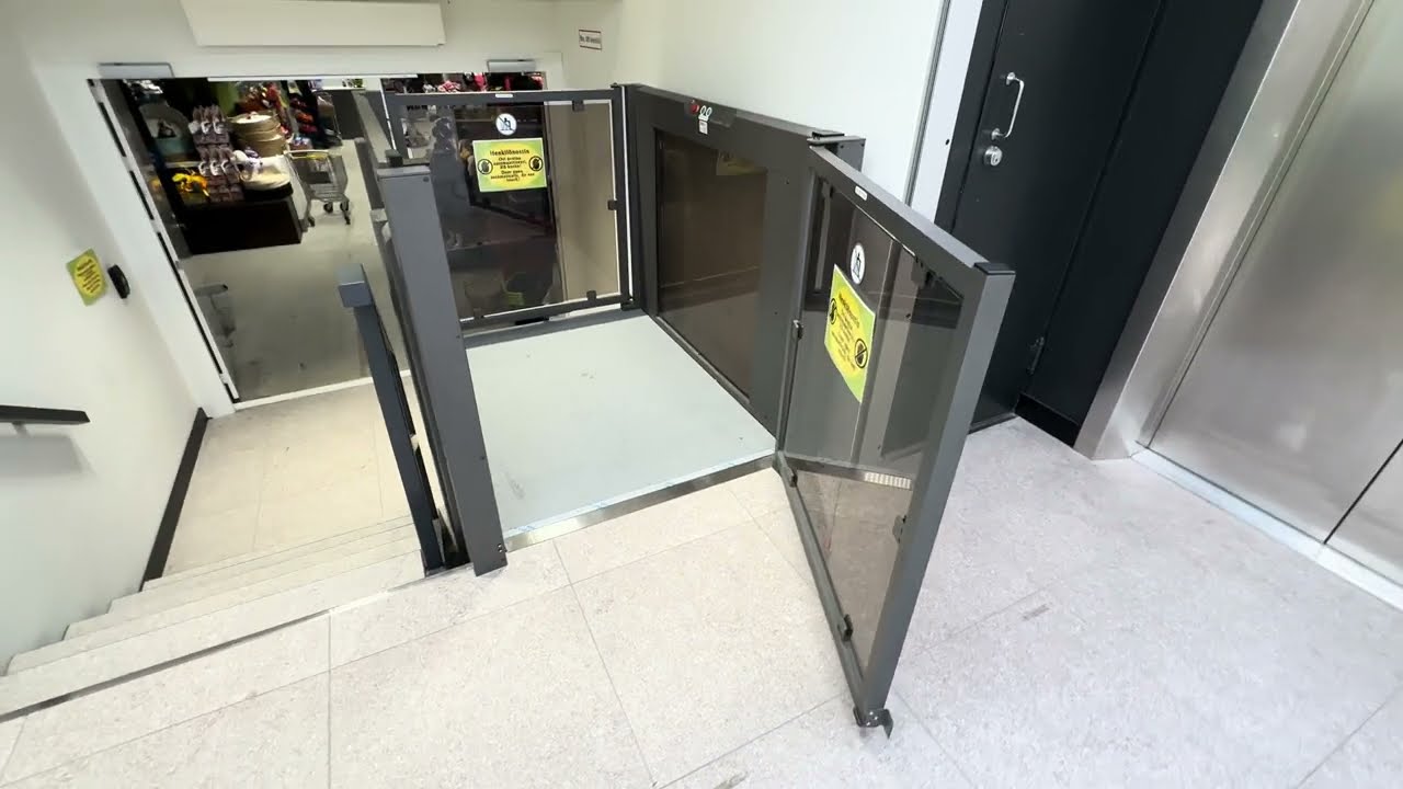 2024 Liftup Easylift Schäfer RT 42 SD platform elevator @ Megaeläin pet store, Itis S. C., HKI, FI
