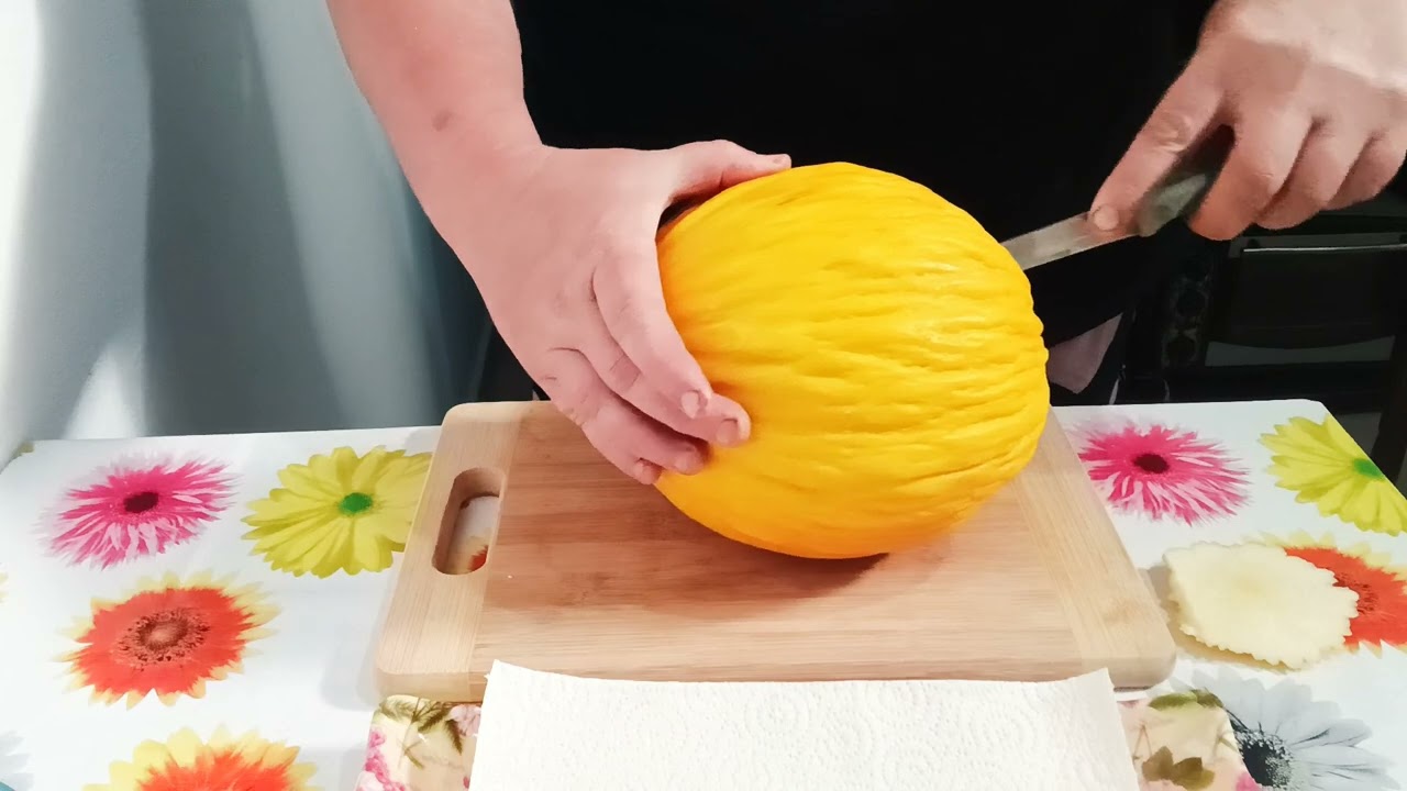 Tagliare un melone giallo...