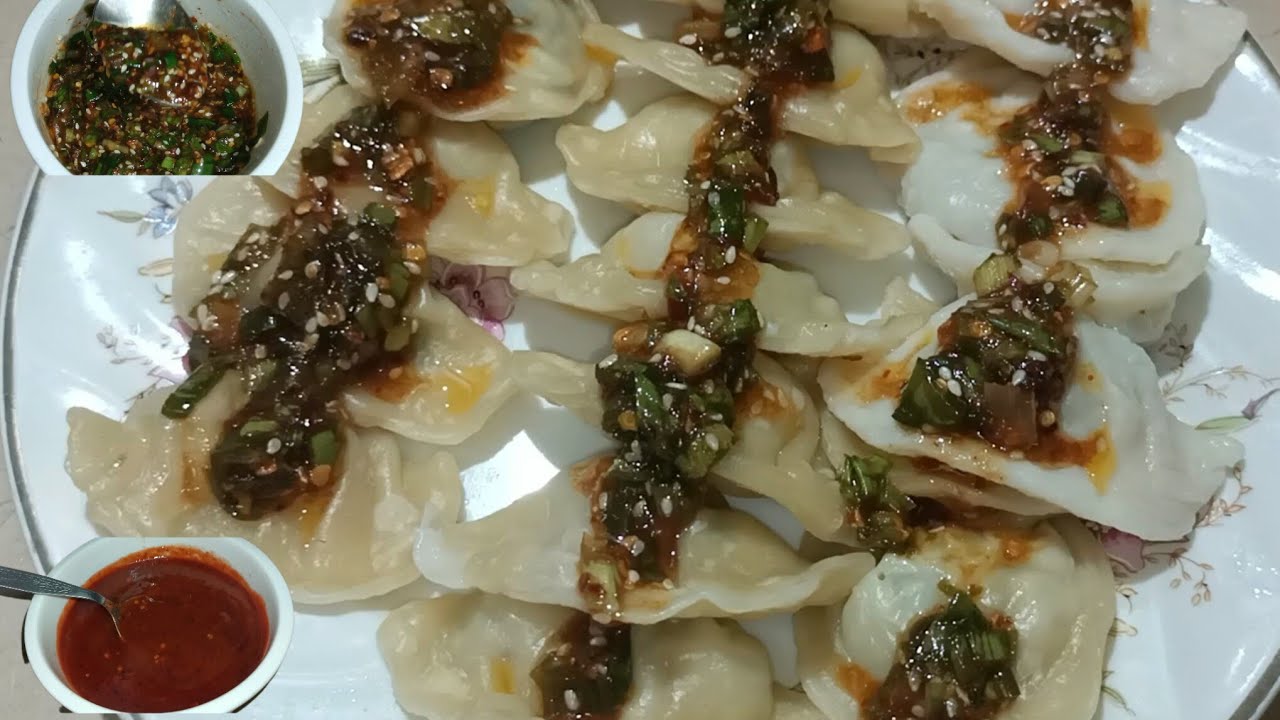 Momos Recipe - Steamed Chicken Momos - Street Style Momos with sauce at Home 🥟