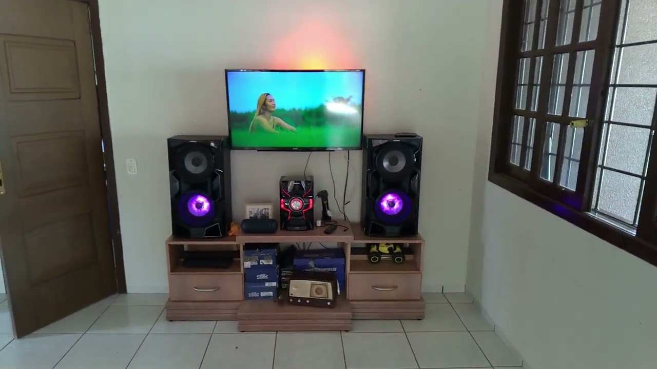 Samsung MX6500 tocando e funções de equalização.