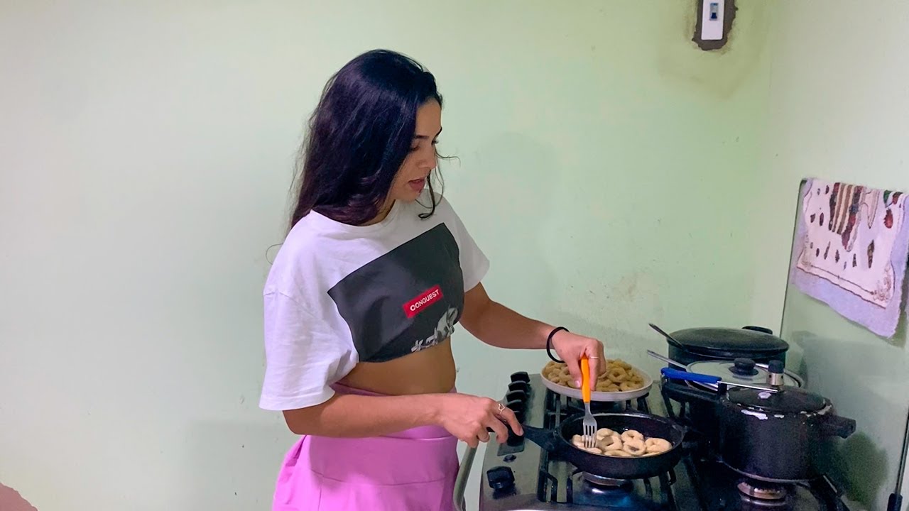 FAZENDO ROSQUINHA E CONVERSANDO NO FIM DE TARDE