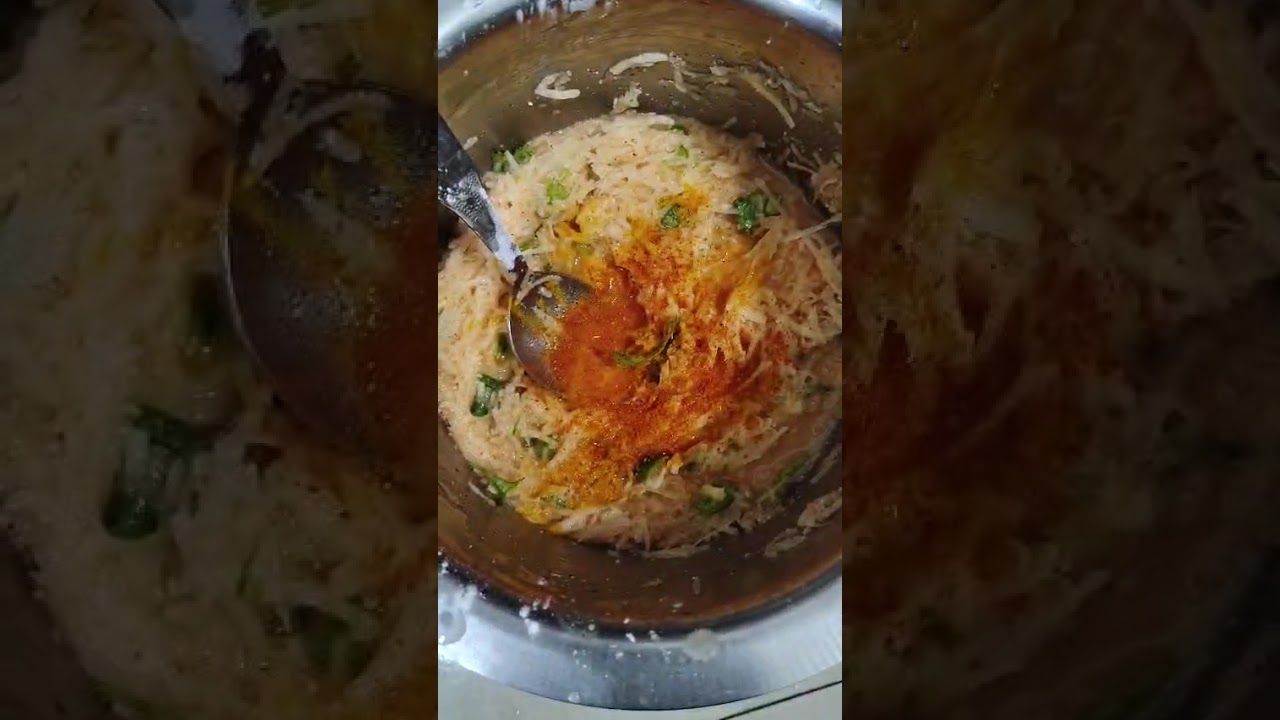 Aalu or poha sai bna snakes ghar ke basic saman sai  please acha lge to ye video like share🙏
