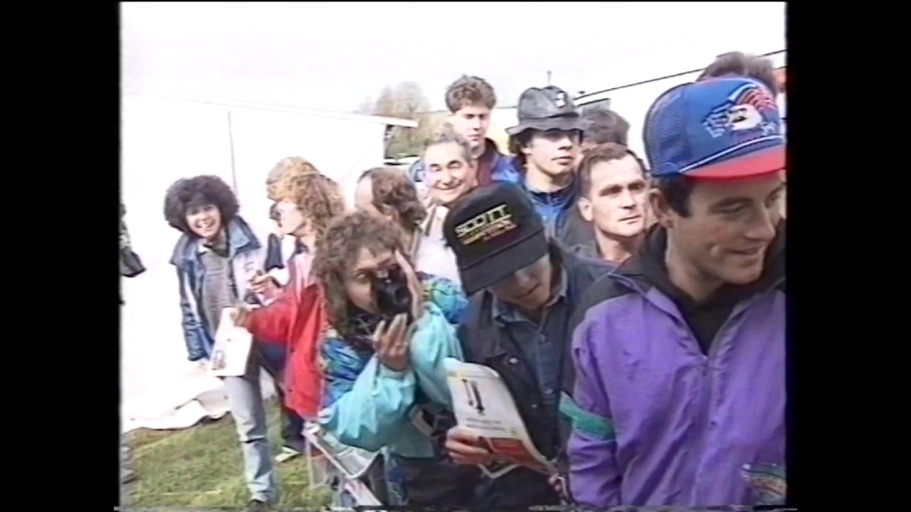 Yves Demaria survole le GP de France MX 125 1992 à Plomion