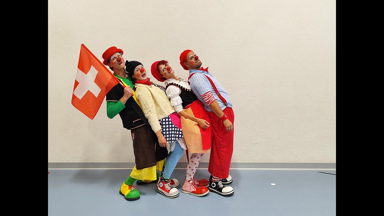 Die Guarda Clowns und Clown Deizgi aus Graub&uuml;nden an der Ch&ouml;lbi in Haslen,  