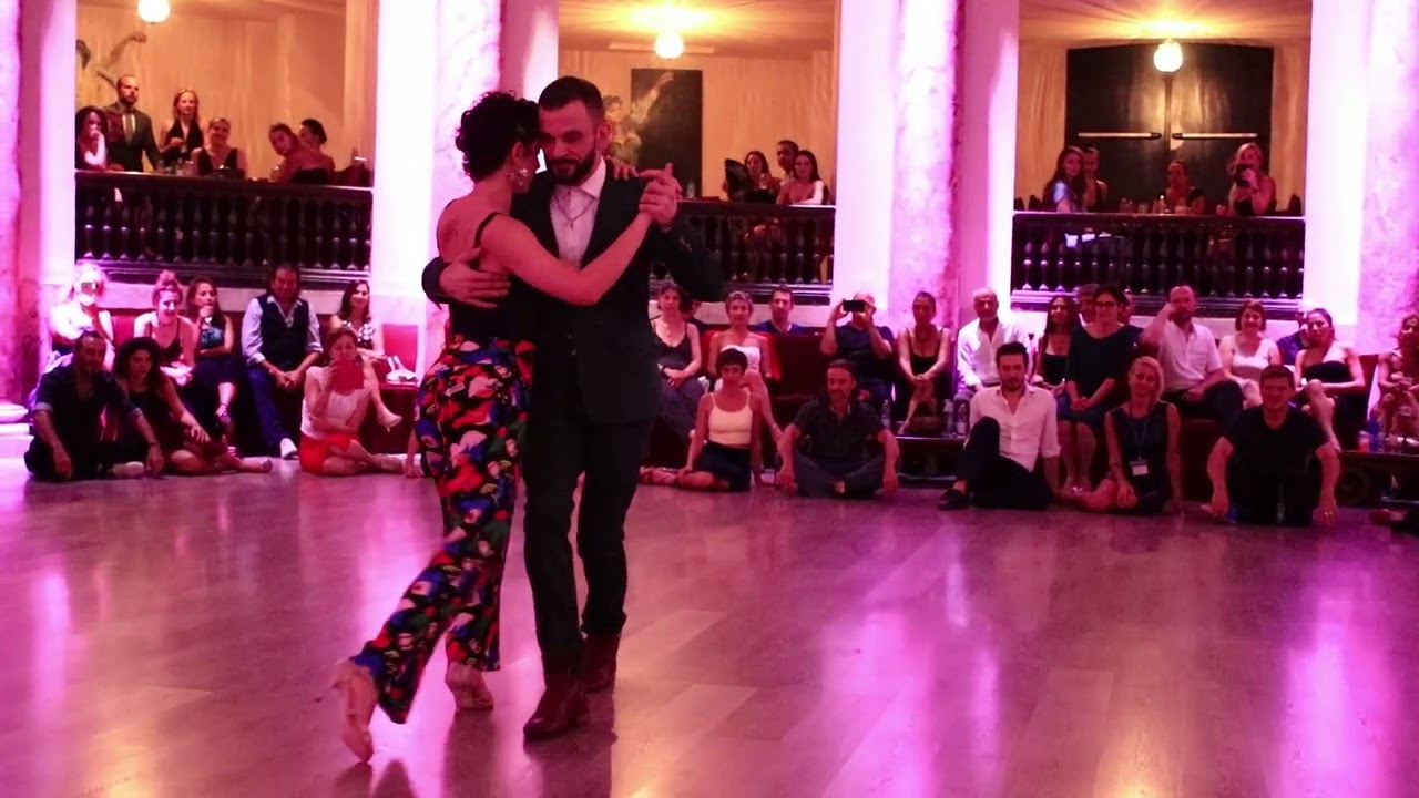 Rocío Lequio y Bruno Tombari  bailan 