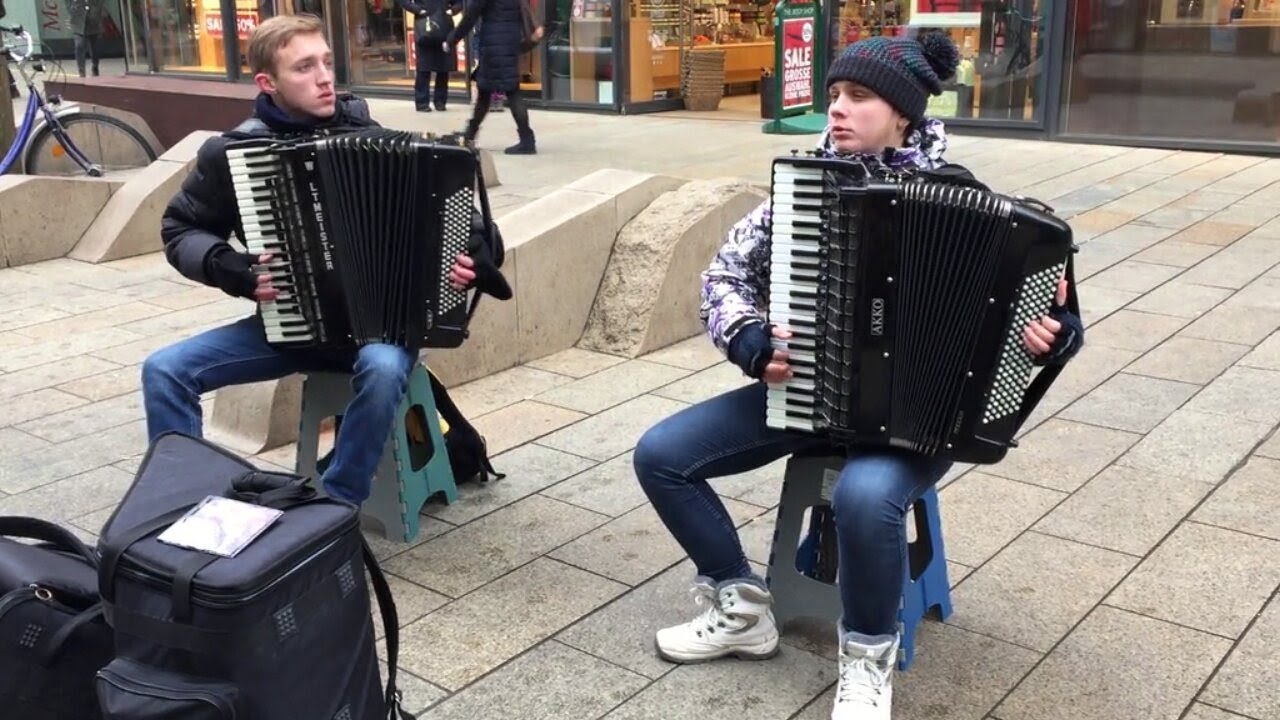 Straßenmusik Leipzig -   Antonio Vivaldi - Akkordeon