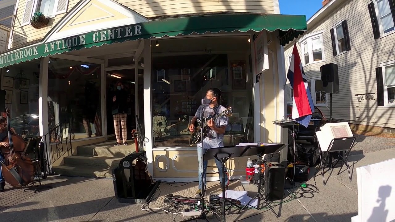Paul Pesco and Lou Pappas Perform At The Millbrook Antique Center