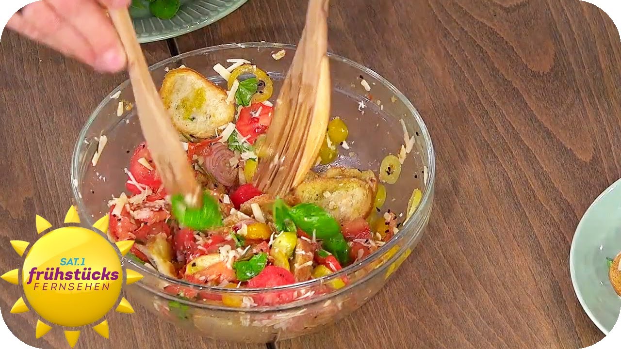 Altes Brot wieder verwerten - sommerlicher Tomaten Brot-Salat | SAT.1 Frühstücksfernsehen