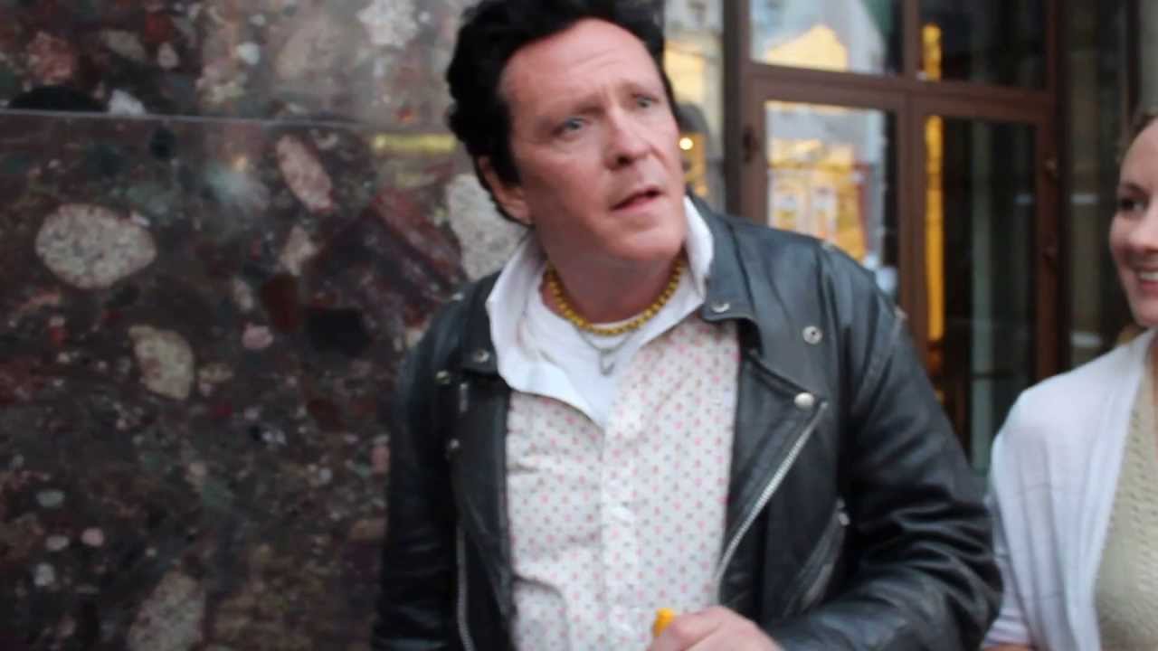 [RENORNER] Michael Madsen signing autographs in Moscow (18/05/2013)
