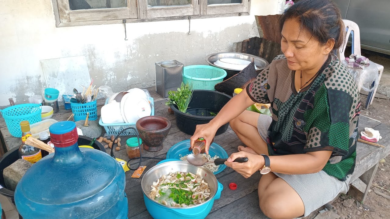 ไข่มดแดงทั้งแกงทั้งก้อย50บาทคุ้มมากๆ