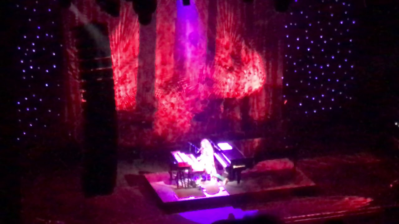 Tori Amos, L.A 2nd, December 2nd, 2017 : Impro / Suede
