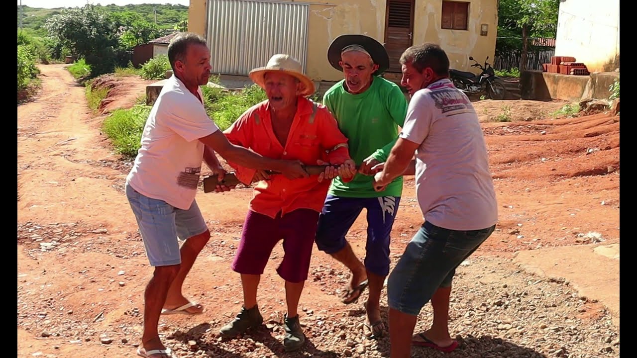 seu mane quer matar o padre com a espingarda do cano torto