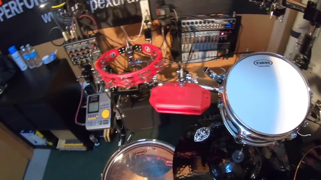 TVMaldita Presents: Aquiles Priester mostra a monitoração da sua sala em Los Angeles/CA