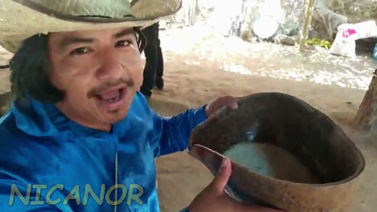 Asi se hace la panela en la rancha.