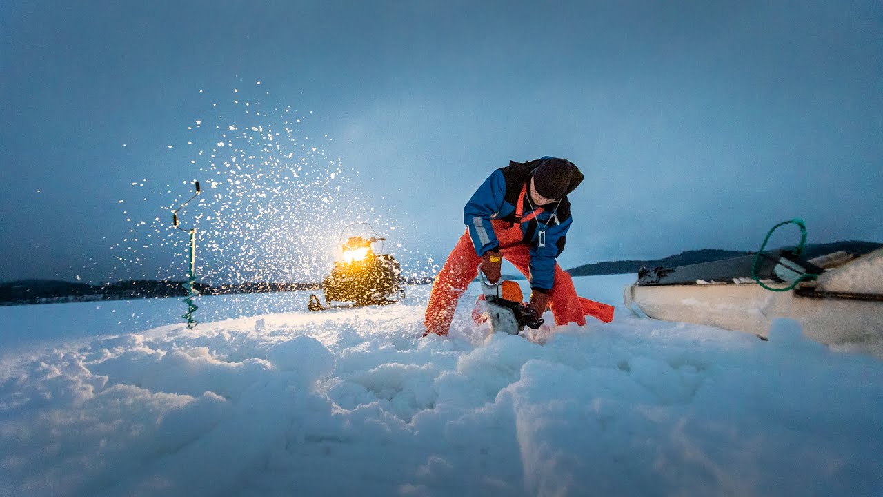 Muikun talvinuottausta kalastaja Jorma Turtiaisen matkassa - Winter fishing at Lake Saimaa, Finland