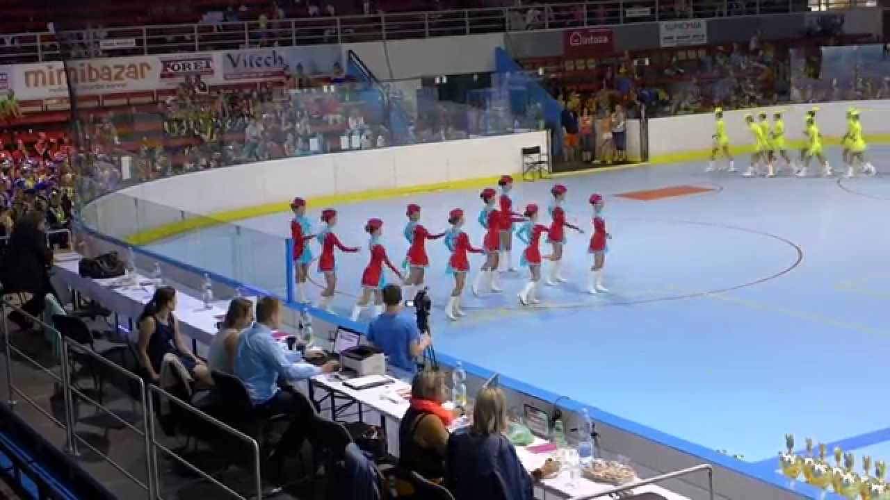 Mažoretky Scarlett KH - juniorky defilé 2014 Karviná