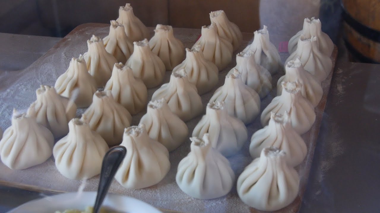 По дороге в Тбилиси заехали в ресторан Гуджари