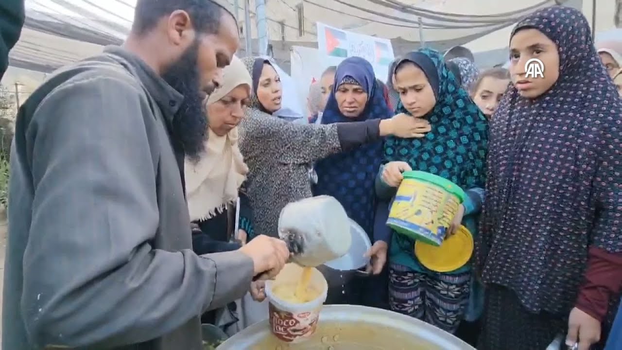 Aid organizations in Gaza distribute hot meals to displaced Palestinians