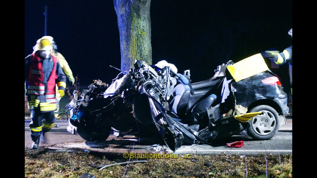 2021-12-26 Düren: Schwerer Verkehrsunfall