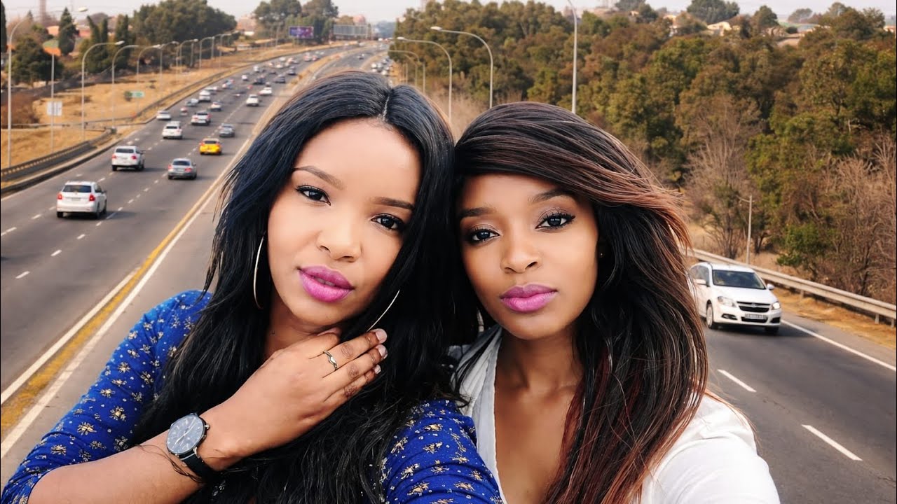 Двое лучших друзей были убиты и брошены на обочине дороги в Соуэто.