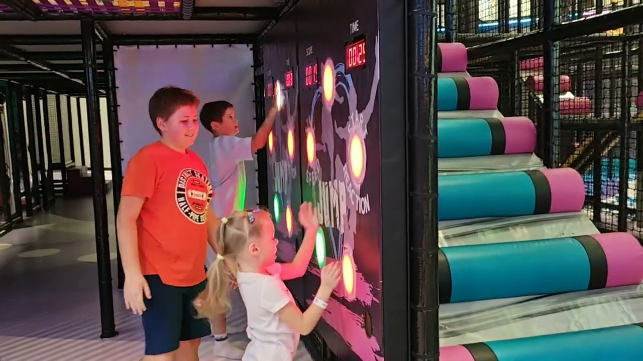 Ноябрь 24. Настя с Кириллом в Prizma Park. Развлечения на целый день!