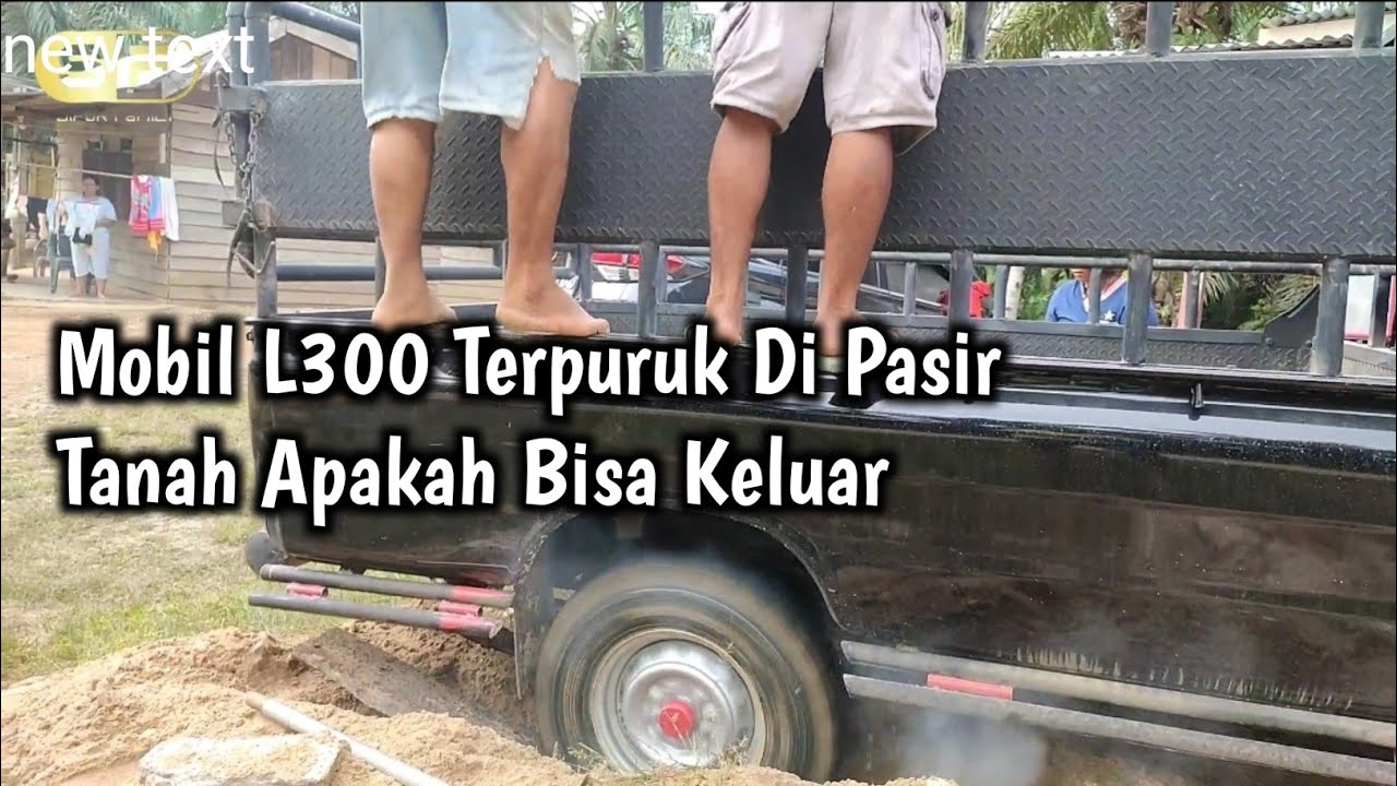 Mobil L300 Terpuruk Di Pasir Tanah Liat Diladang Sampai Lama Baru Keluar
