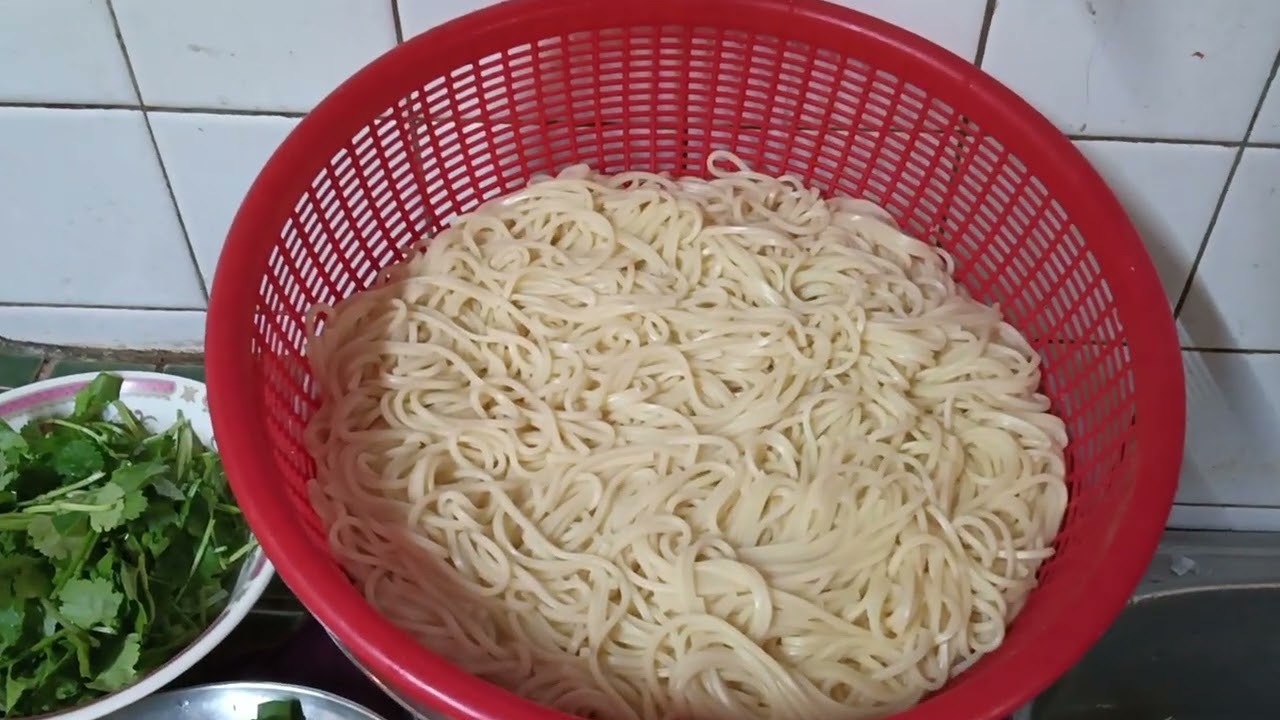 Mie lidi kuning goreng masakan Taiwan 